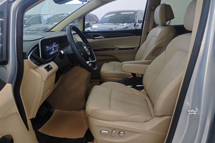 别克GL8新能源 2025款 陆尚 尊享版 7座中控内饰19