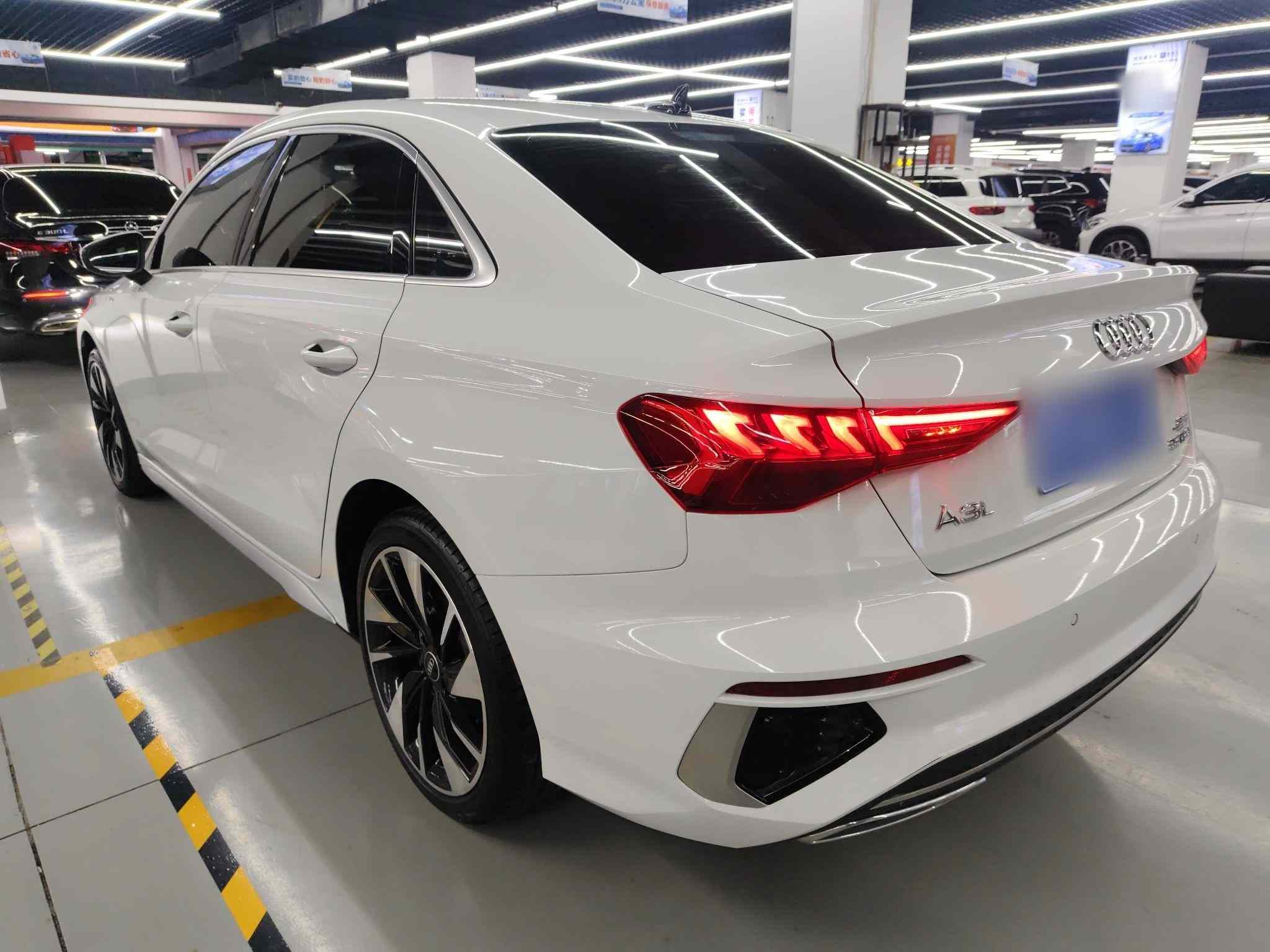 奥迪A3 2024款 A3L Limousine 35 TFSI 时尚运动型(3)