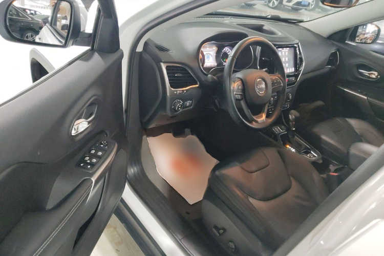 Jeep 自由光 2019款 2.0T 两驱智享版 国V中控内饰20