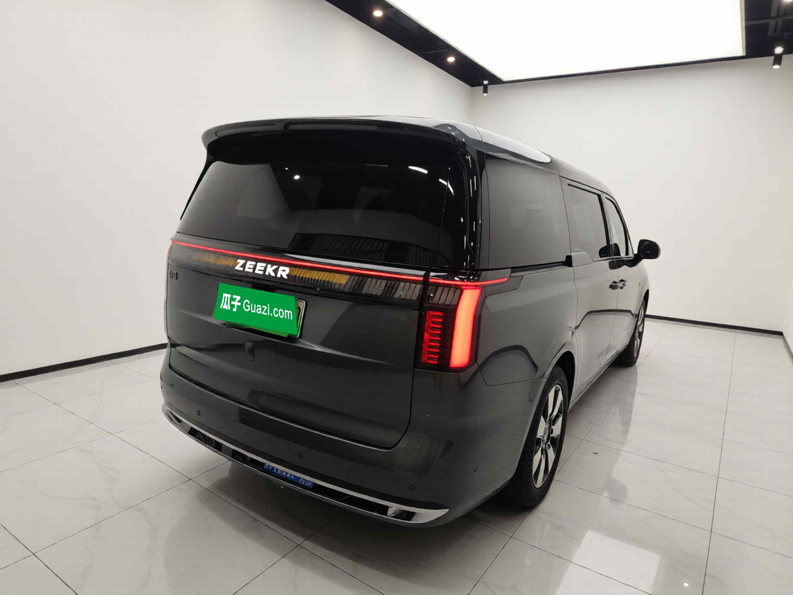 极氪009 2024款 六座行政版四驱 108kWh(5)