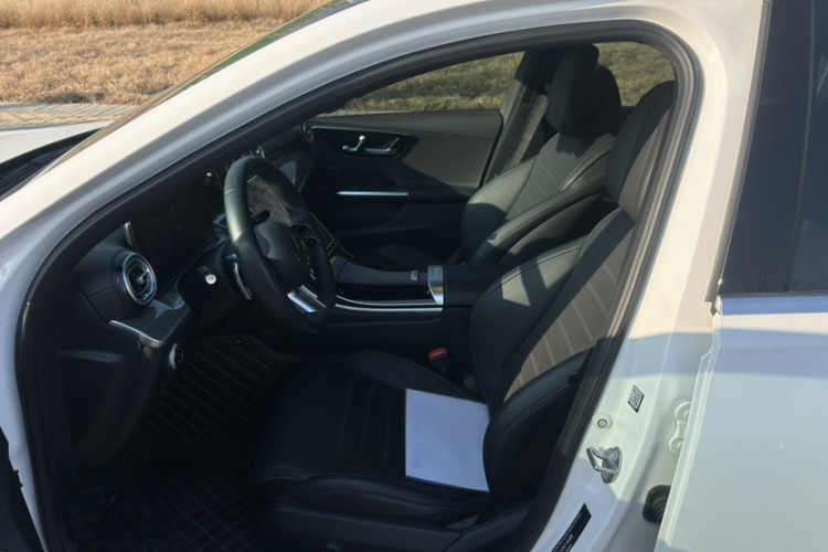 奔驰C级 2023款 C 260 L 运动版中控内饰7001