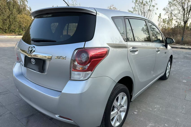 丰田 逸致 2014款 星耀 180E CVT精英版车身外观6005