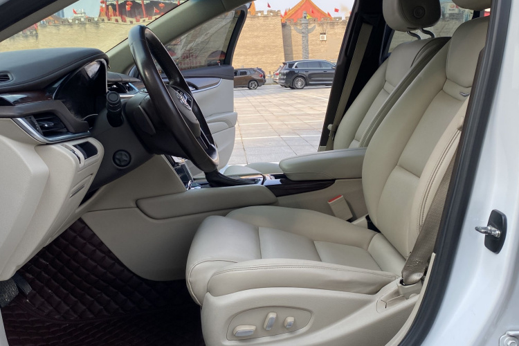 凯迪拉克XTS 2015款 28T 精英型中控内饰7005