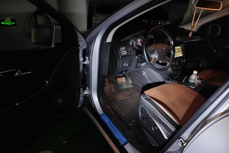 奔驰R级 2017款 R 320 4MATIC 商务型臻藏版中控内饰7003