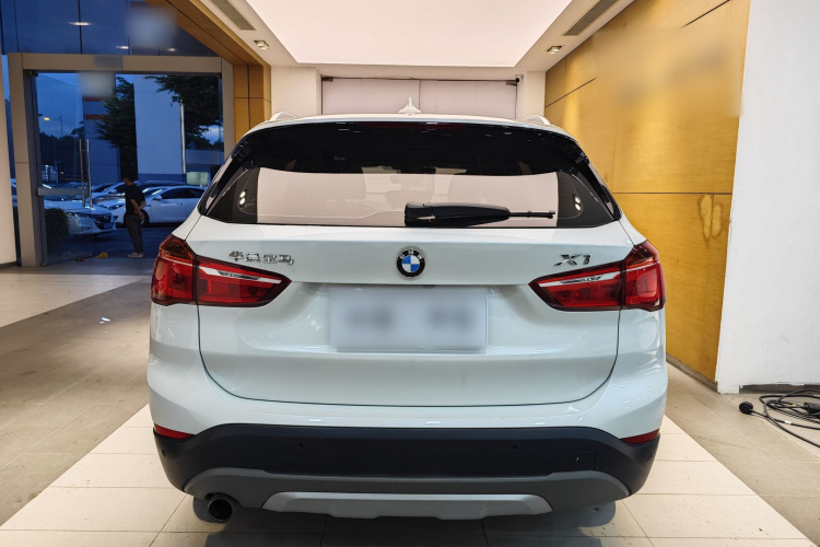 宝马X1 2018款 sDrive18Li 尊享型车身外观6006