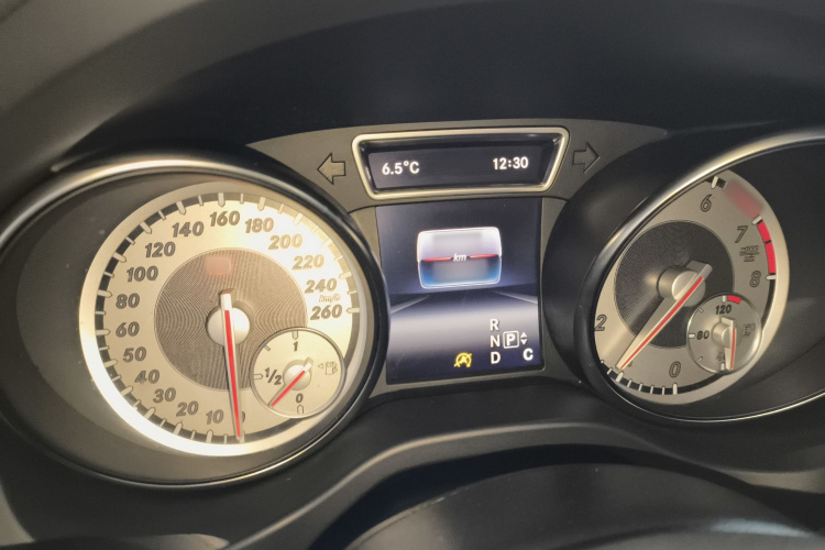 奔驰GLA 2016款 GLA 200 时尚型局部细节14