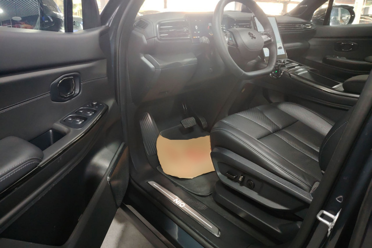 蔚来ES8 2020款 580KM 签名版 六座版中控内饰7003