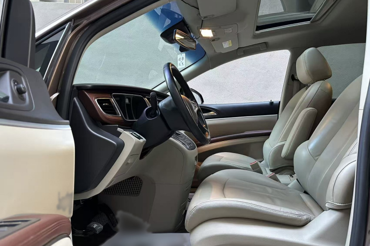 别克GL8 2018款 28T 豪华型 国VI中控内饰7002