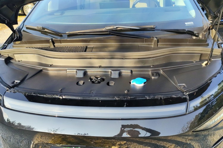 小鹏X9 2025款 740超长续航 Max机舱底盘24