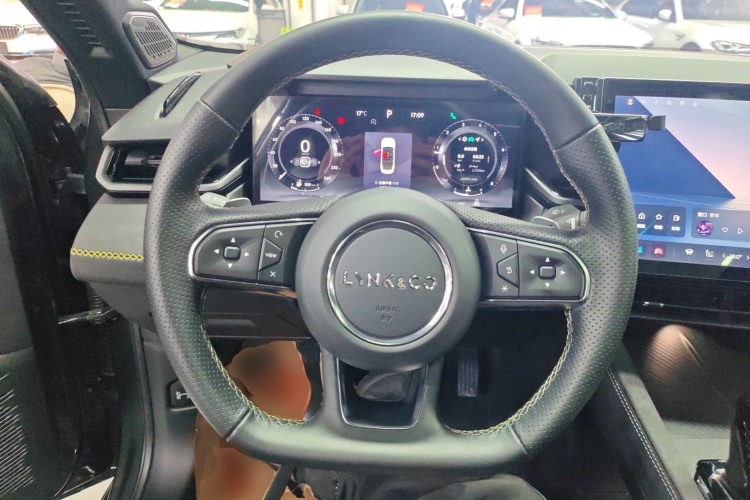 领克03 2023款 2.0TD DCT劲Halo中控内饰13