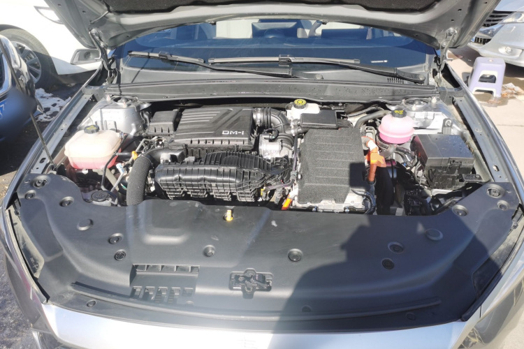 比亚迪 秦PLUS 2024款 荣耀版 DM-i 55KM领先型机舱底盘24