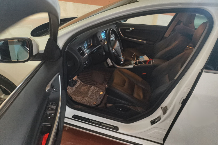 沃尔沃S60 2015款 S60L T5 智驭版中控内饰7003