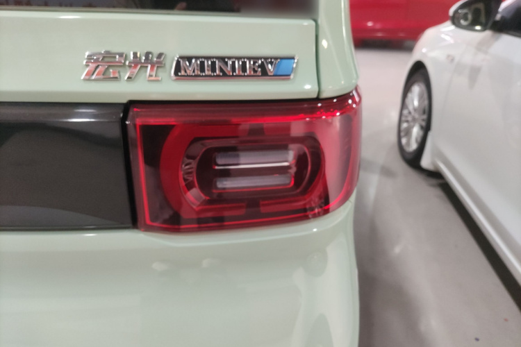 五菱汽车 宏光MINIEV 2022款 马卡龙臻享款 磷酸铁锂车身外观9