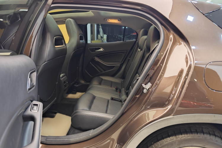 奔驰GLA 2018款 GLA 200 动感型车身外观6004