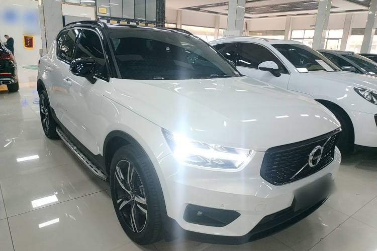 沃尔沃XC40 2021款 T4 四驱智远运动版车身外观3