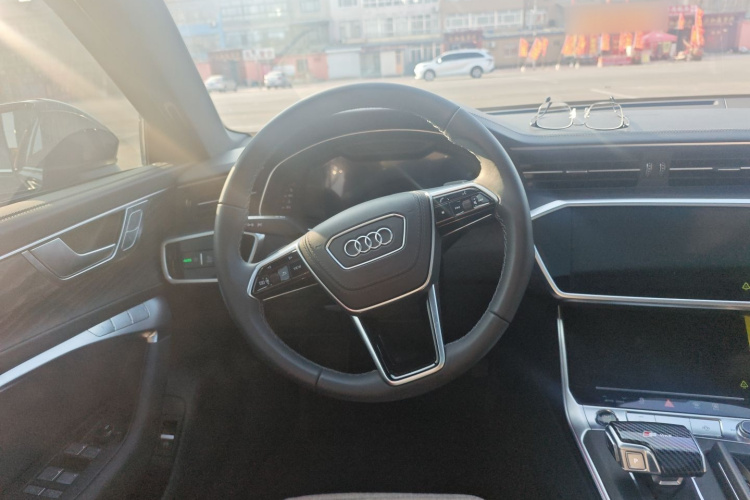 奥迪A6L 2024款 45 TFSI quattro 臻选动感型中控内饰13