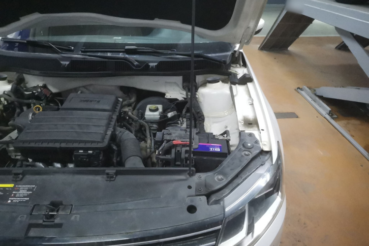 大众 朗逸 2015款 1.6L 自动舒适版机舱底盘26