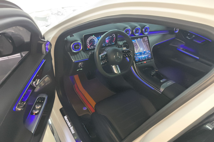 奔驰C级 2023款 C 260 L 运动版中控内饰20