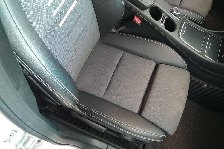 奔驰A级(进口) 2016款 A 180局部细节41