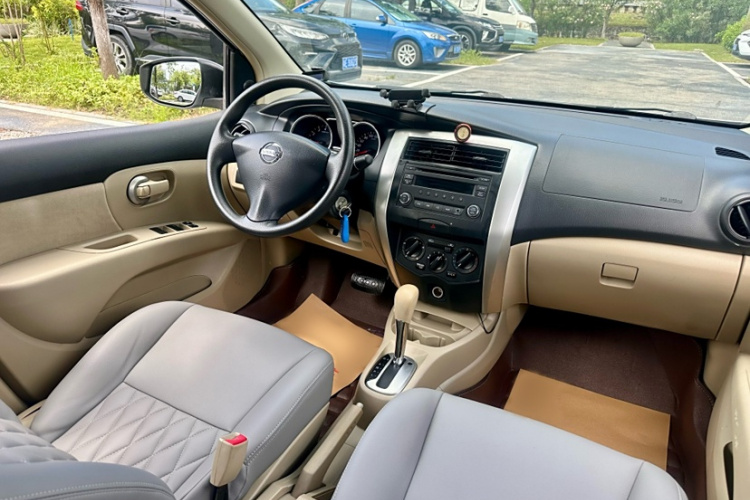 日产 骊威 2015款 1.6XE CVT舒适版中控内饰7002