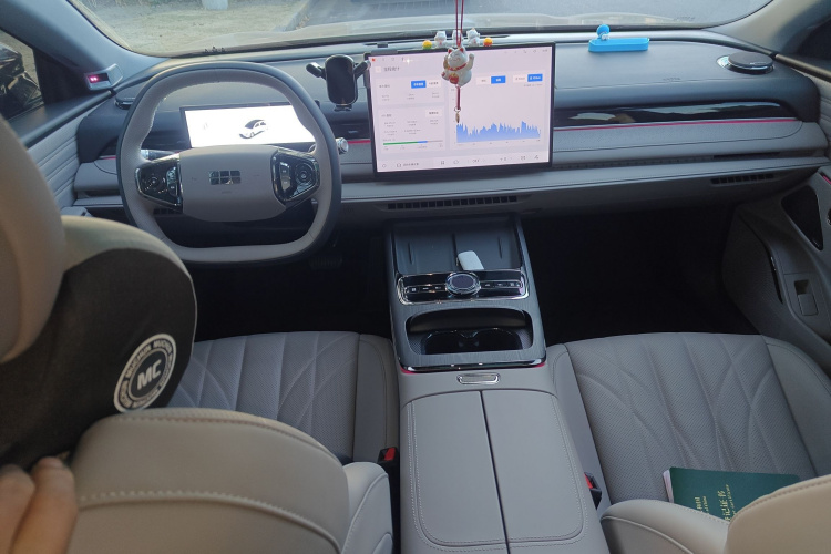 吉利银河 银河星耀8 2025款 130km EM-i 尊贵版中控内饰12