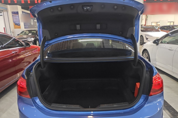 宝马1系 2017款 118i 运动型机舱底盘23