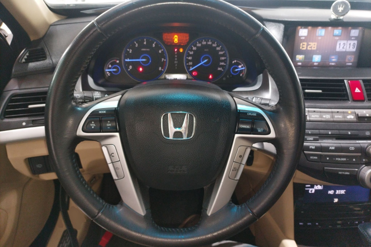 本田 歌诗图 2012款 2.4L 豪华版中控内饰13