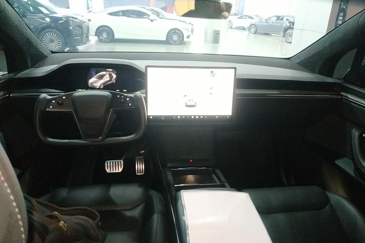 特斯拉 Model X 2023款 双电机全轮驱动版中控内饰7002