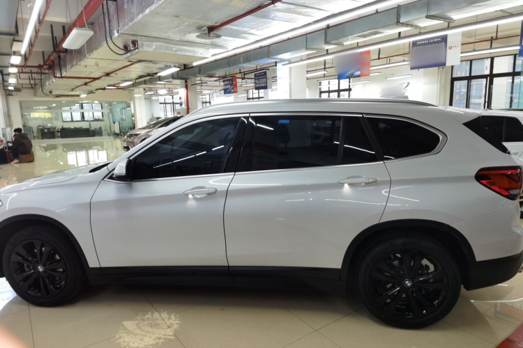 宝马X1 2021款 sDrive20Li 时尚型车身外观4