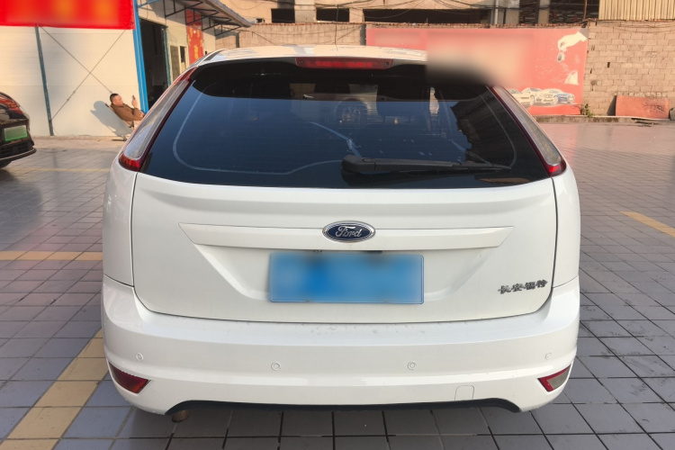 福特 福克斯 2013款 两厢经典 1.8L 手动基本型车身外观6