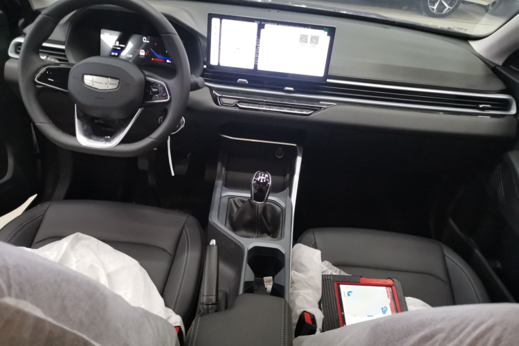 吉利汽车 帝豪 2026款 第4代 400万纪念款 1.5L 手动超越型中控内饰12
