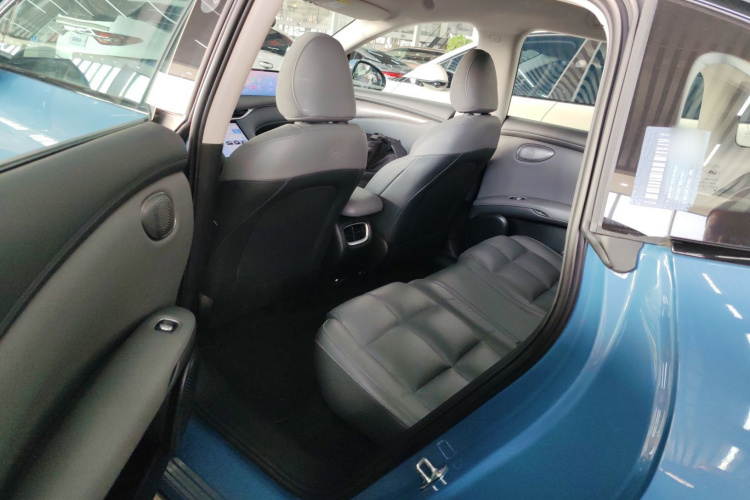 智己汽车 智己LS6 2025款 超强性能灵蜥智享版中控内饰7004