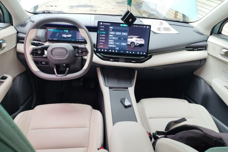 领克06 EM-P 2023款 EM-P 126长续航Halo中控内饰7004