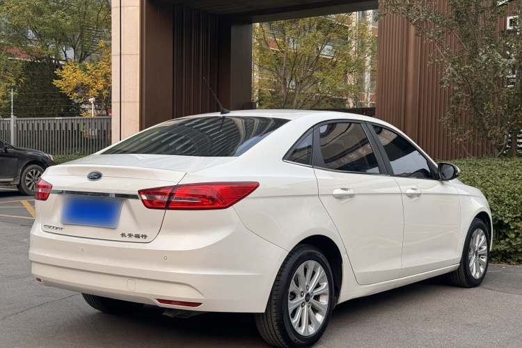 福特 福睿斯 2015款 1.5L 自动时尚型车身外观6007