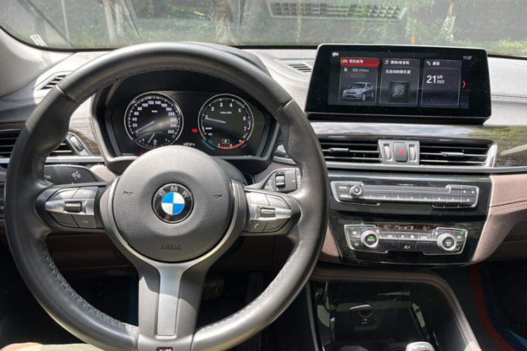 宝马X1 2021款 xDrive25Li 尊享型中控内饰7003