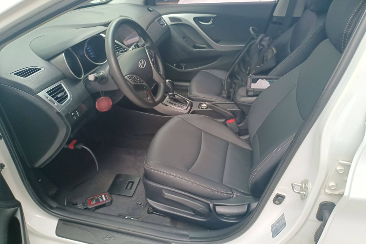 现代 朗动 2015款 1.6L 自动领先型局部细节19