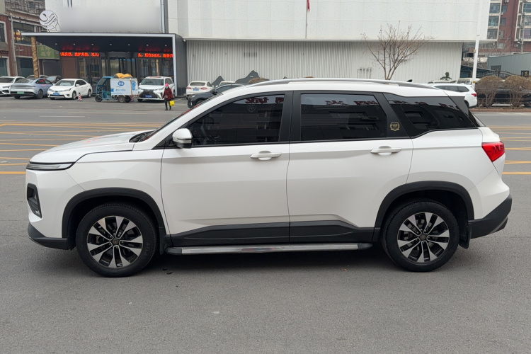 宝骏530 2021款 全球车周年纪念版 1.5T 手动豪华型 6座车身外观6005