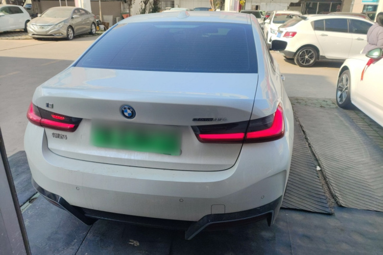 宝马i3 2025款 eDrive 35 L车身外观6