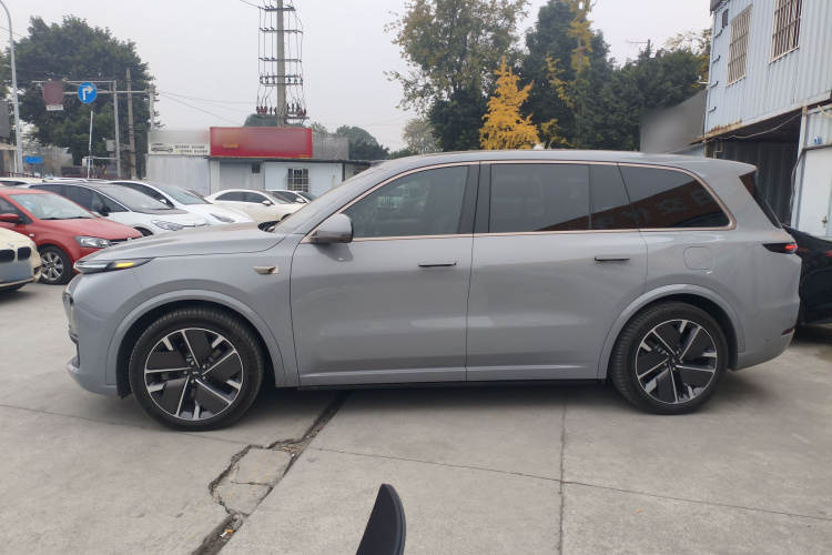 理想汽车 理想L9 2025款 Ultra 智能焕新版车身外观4