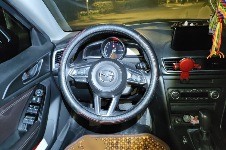 马自达3 昂克赛拉 2017款 两厢 2.0L 自动运动型 国V中控内饰13