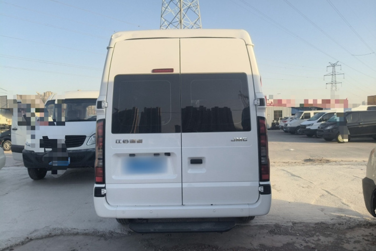 江铃福顺 2025款 2.0T 8AT柴油中轴中高顶商运型多功能乘用车7座车身外观6004