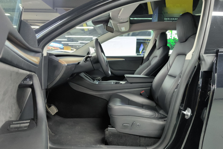 特斯拉 Model Y 2021款 标准续航后驱版中控内饰7003