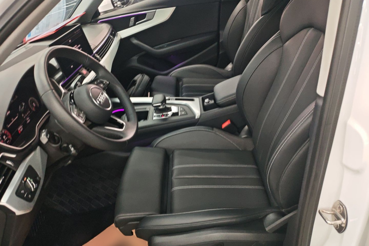 奥迪A4L 2024款 40 TFSI 时尚动感型中控内饰19