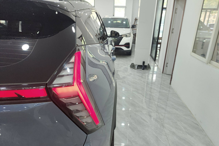 吉利汽车 博越L 2023款 1.5TD DCT尊贵型车身外观9