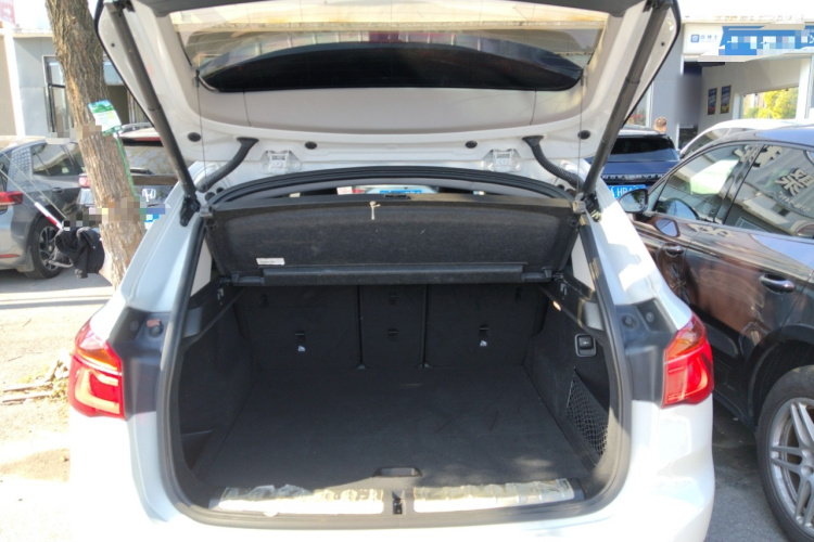 宝马X1 2018款 sDrive20Li 领先型机舱底盘23