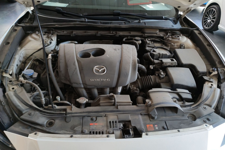 马自达CX-4 2020款 2.0L 自动两驱蓝天青春版机舱底盘24