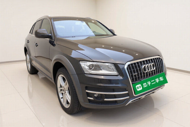 奥迪Q5 2018款 典藏版 40 TFSI 技术型车身外观3