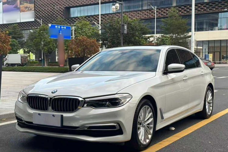 宝马5系 2020款 530Li 领先型 豪华套装车身外观1