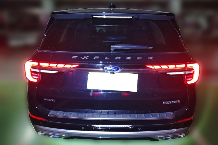 福特 探险者 2024款 2.3T EcoBoost 四驱钛金版 6座车身外观6004