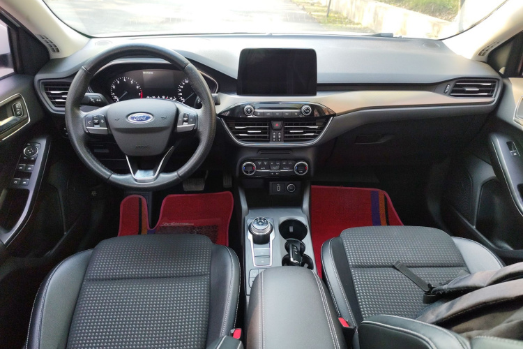 福特 福克斯 2020款 三厢 EcoBoost 180 自动锋潮型中控内饰12